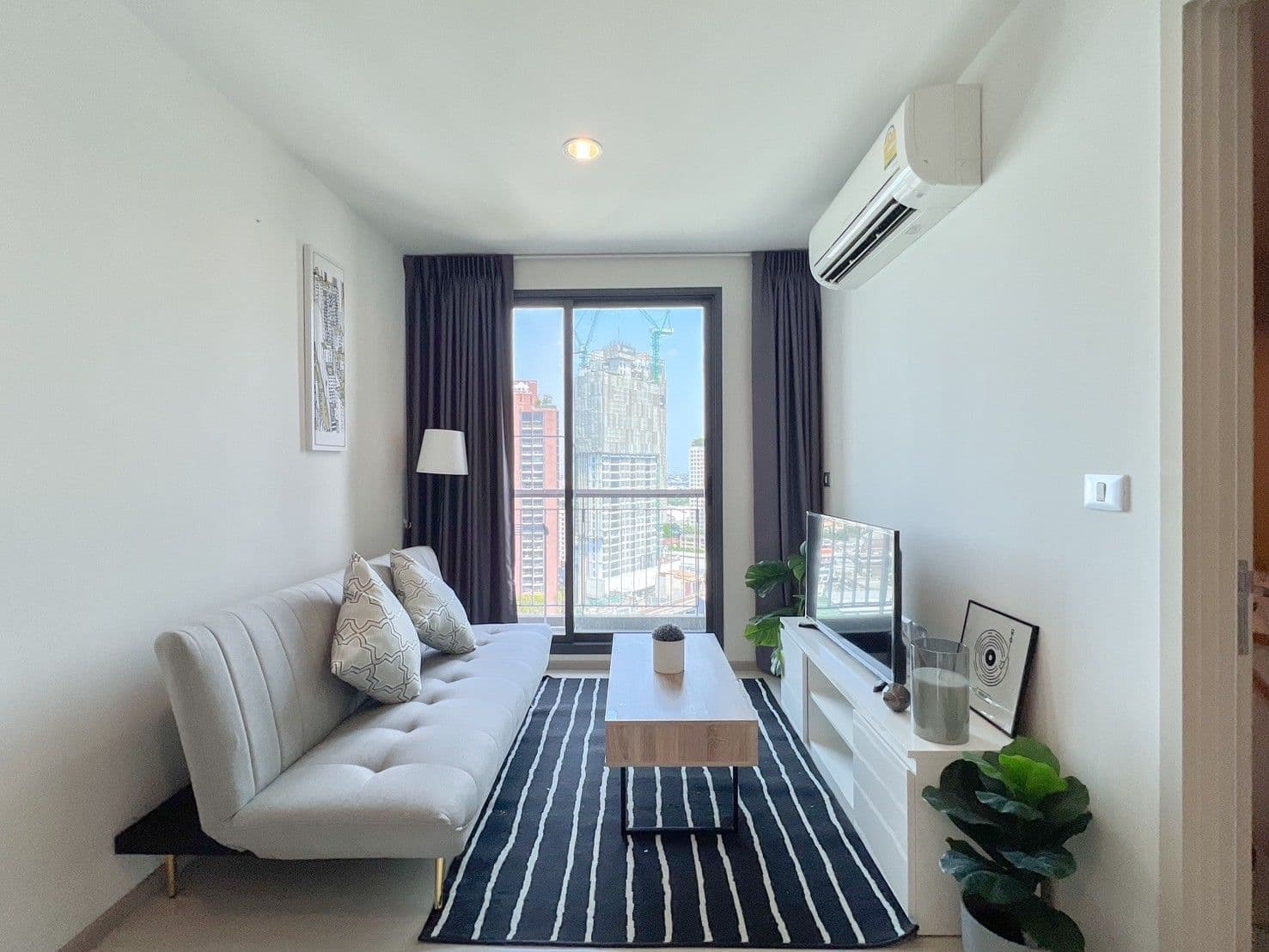 RHYTHM Sukhumvit 42 · 1 Bed Condo, 45 sqm, for Sale or Rent