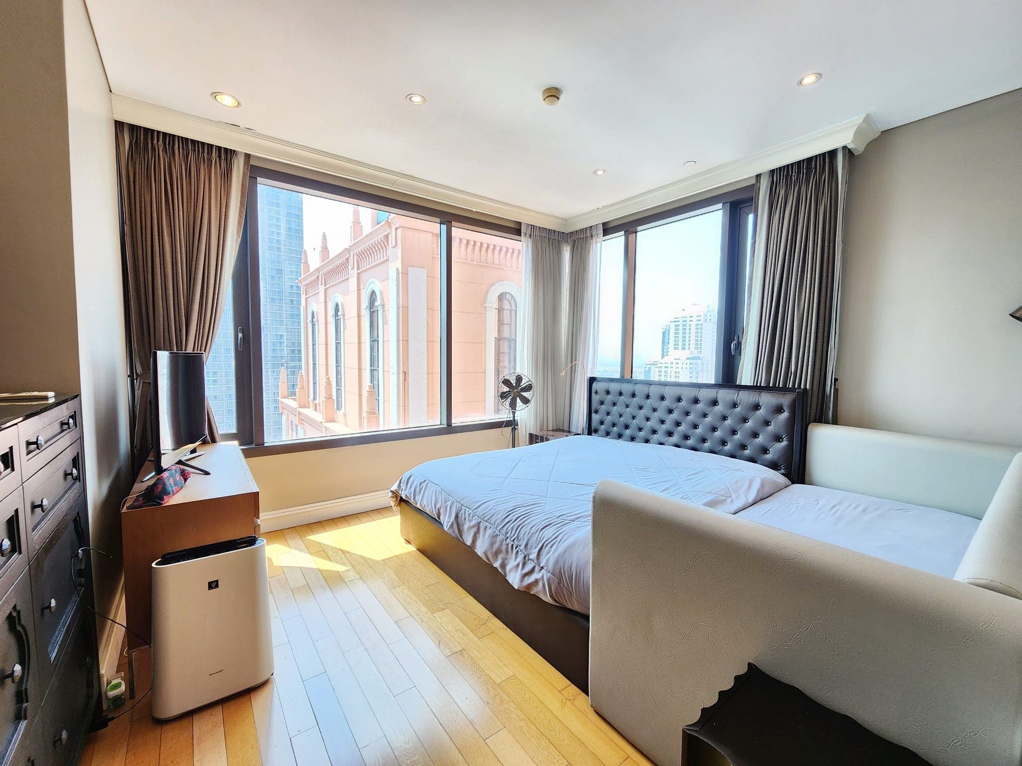 ขาย คอนโด Aguston Sukhumvit 22 · 2 ห้องนอน · 155 ตร.ม.