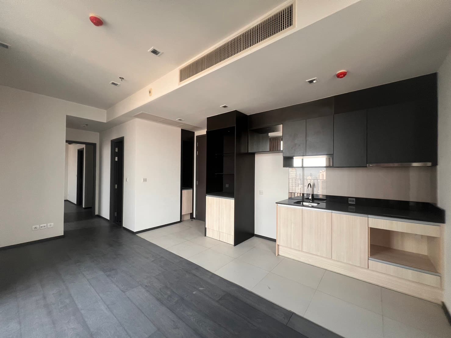 Edge Sukhumvit 23 · 2 Beds Condo, 60 sqm, for Sale or Rent