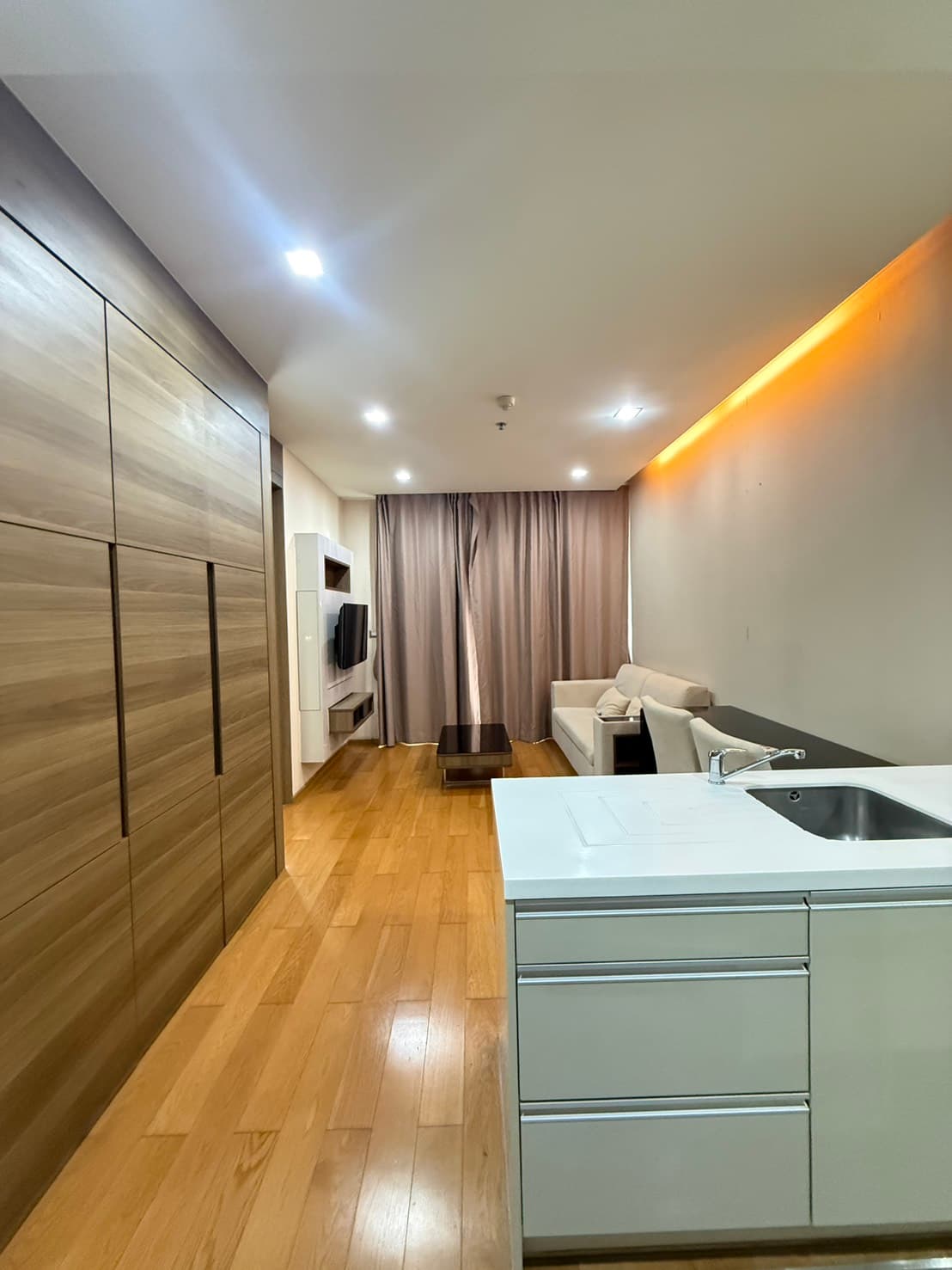ขาย/เช่า คอนโด The Address Sathorn 12 · 1 ห้องนอน · 46 ตร.ม.