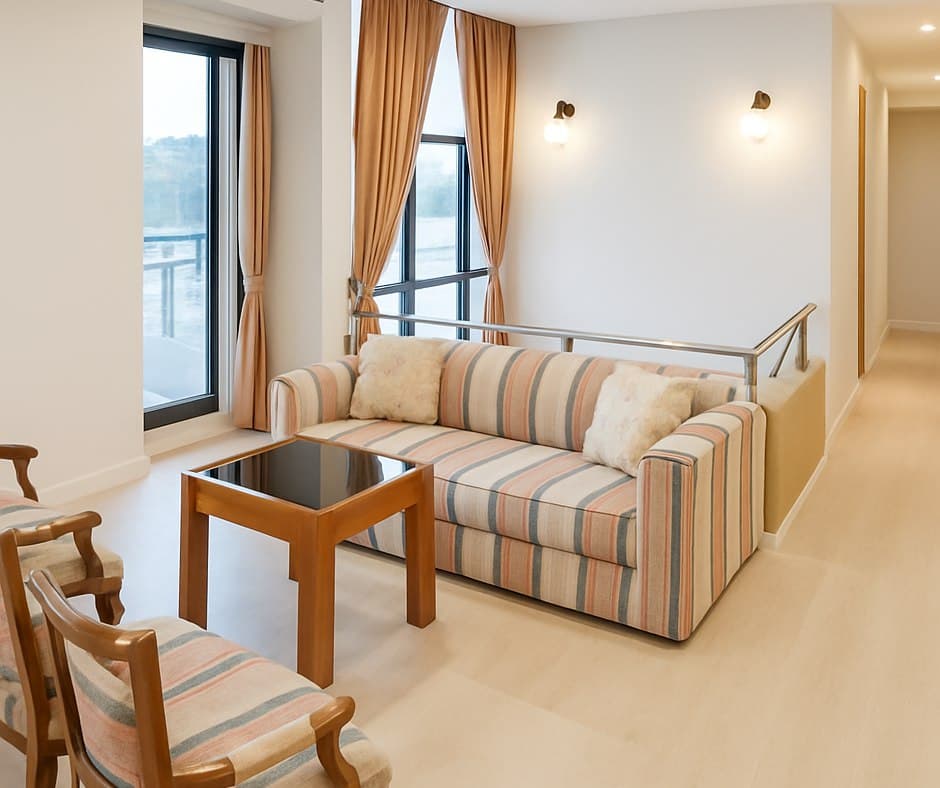 Supalai Place Sukhumvit 39 · 3 Beds Condo, 300 sqm, for Rent