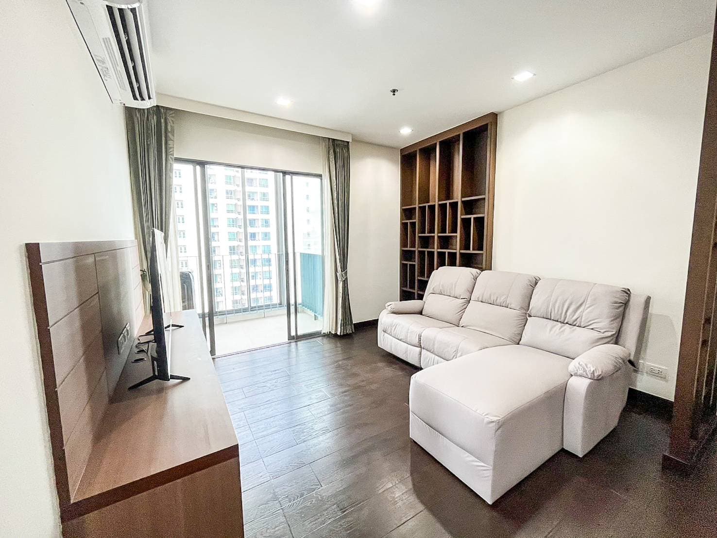Ideo Q Phayathai · 2 Beds Condo, 75 sqm, for Rent