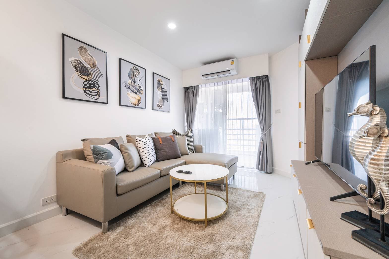 ขาย คอนโด Las Colinas Condo · 4 ห้องนอน · 700 ตร.ม.