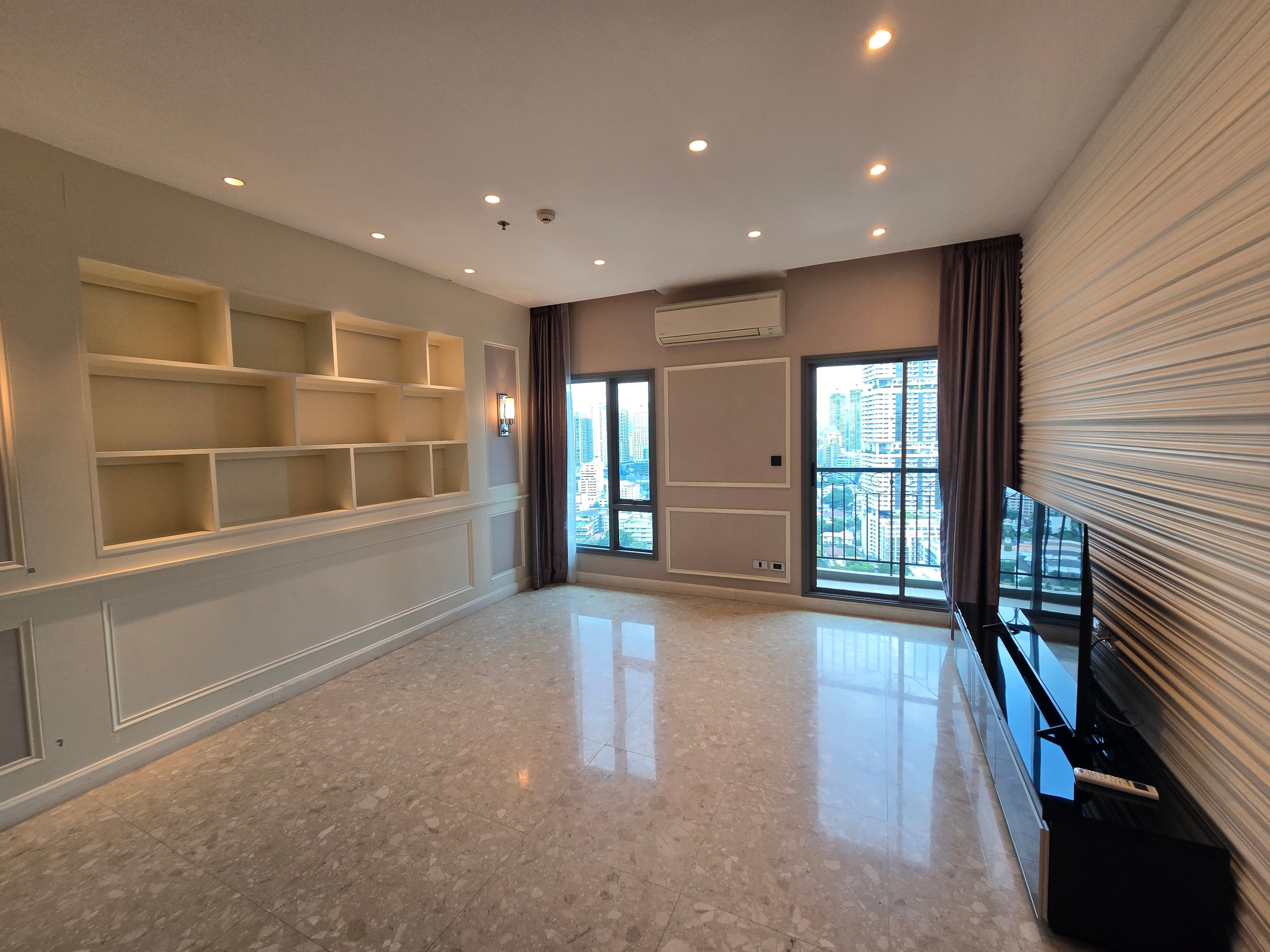 ขาย/เช่า คอนโด The Crest Sukhumvit 34 · 2 ห้องนอน · 71 ตร.ม.