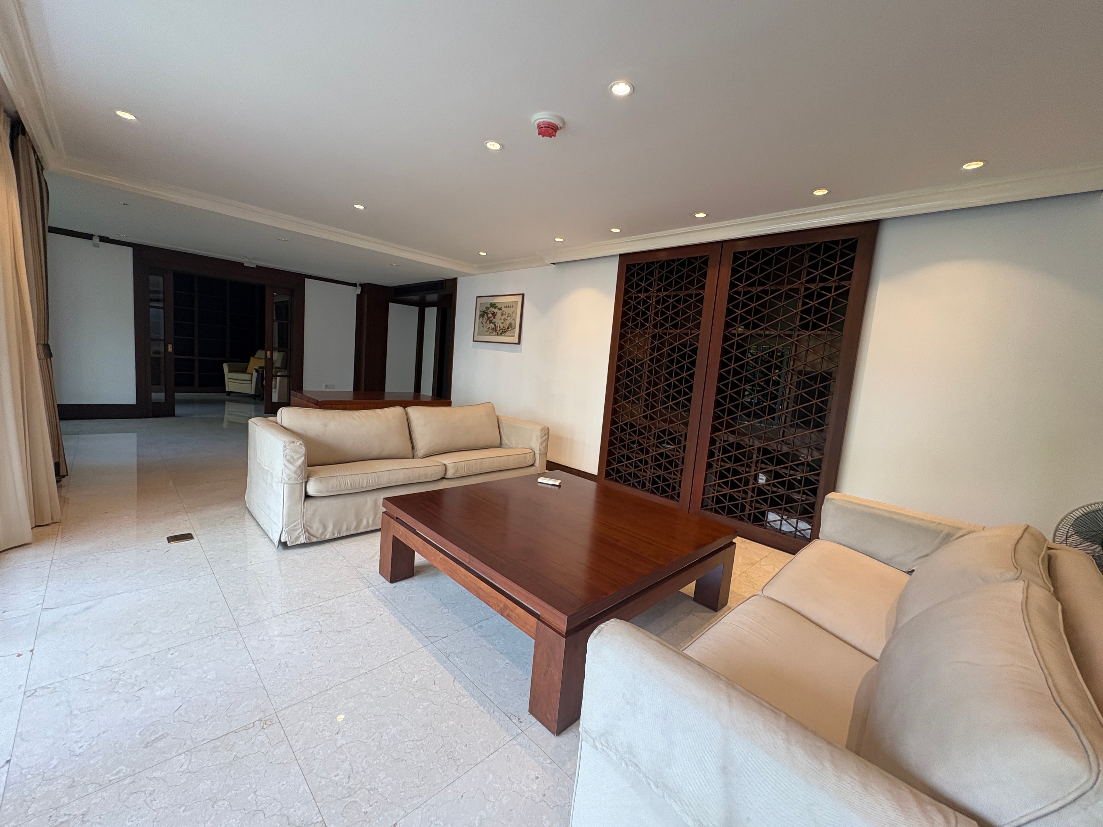 ขาย/เช่า คอนโด Somkid Gardens · 3 ห้องนอน · 334 ตร.ม.
