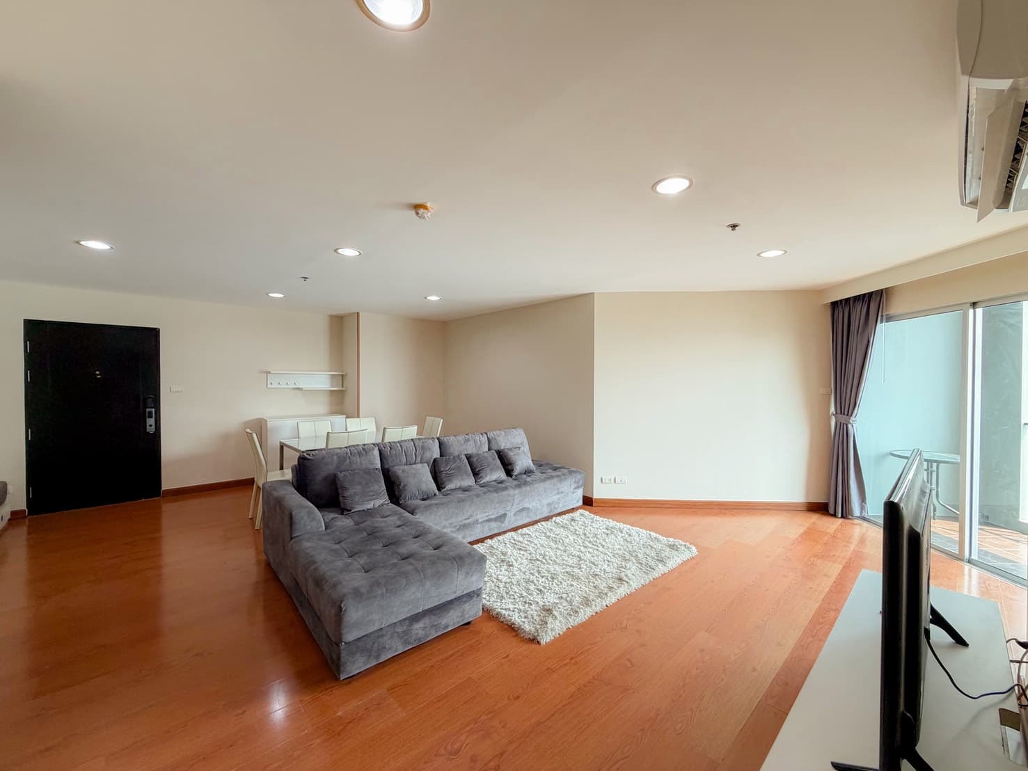 Belle Grand Rama 9 · 3 Beds Condo, 101 sqm, for Rent