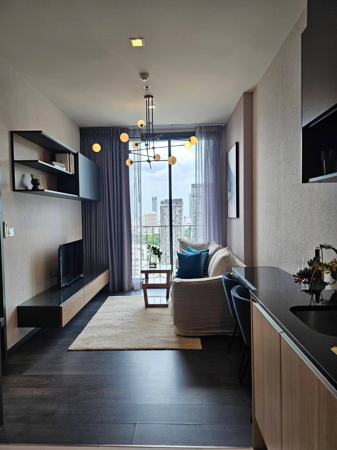 ให้เช่า คอนโด Edge Sukhumvit 23 · 1 ห้องนอน · 35 ตร.ม.