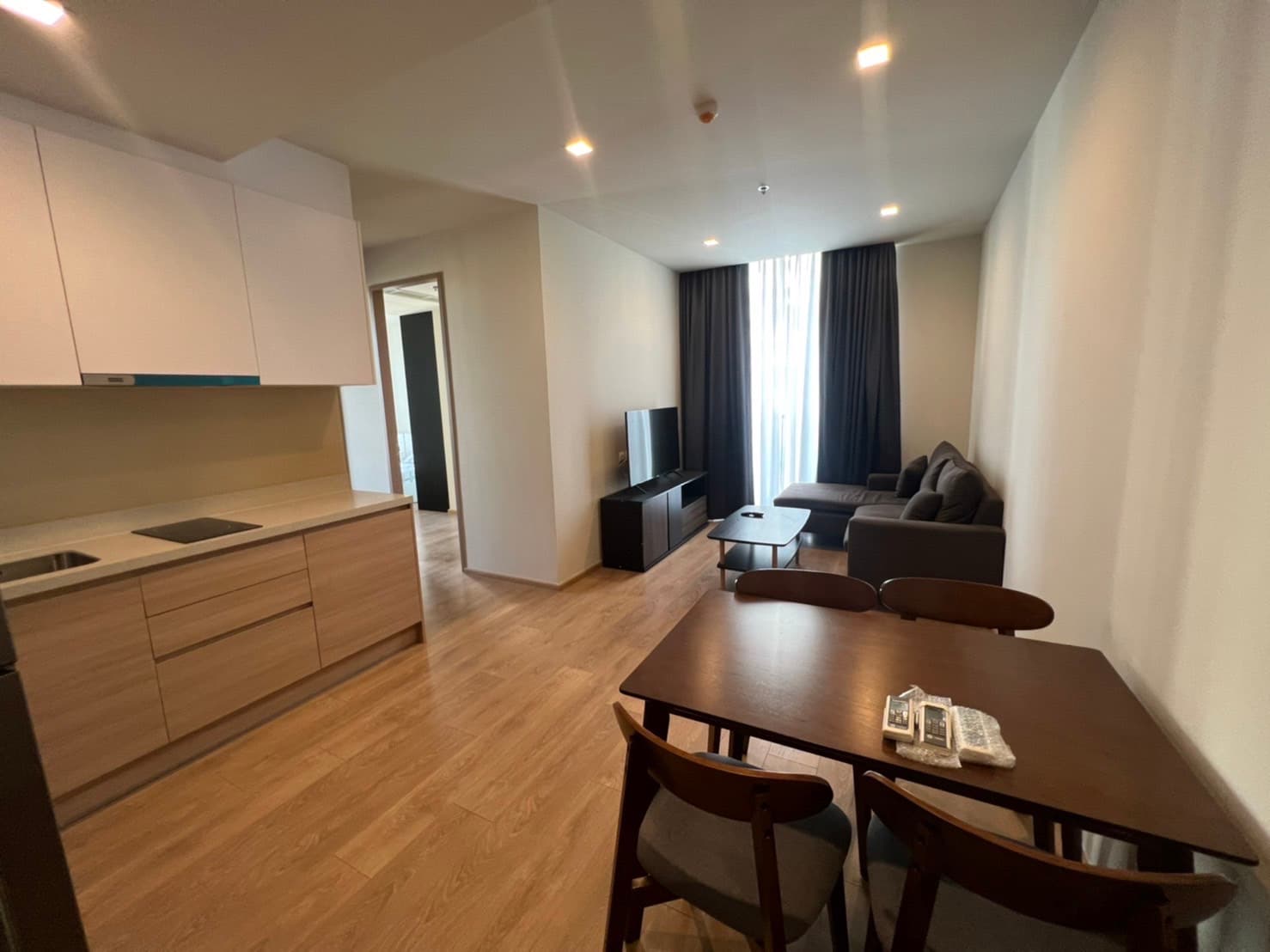 ขาย/เช่า คอนโด Noble Around Sukhumvit 33 · 2 ห้องนอน · 60.64 ตร.ม.