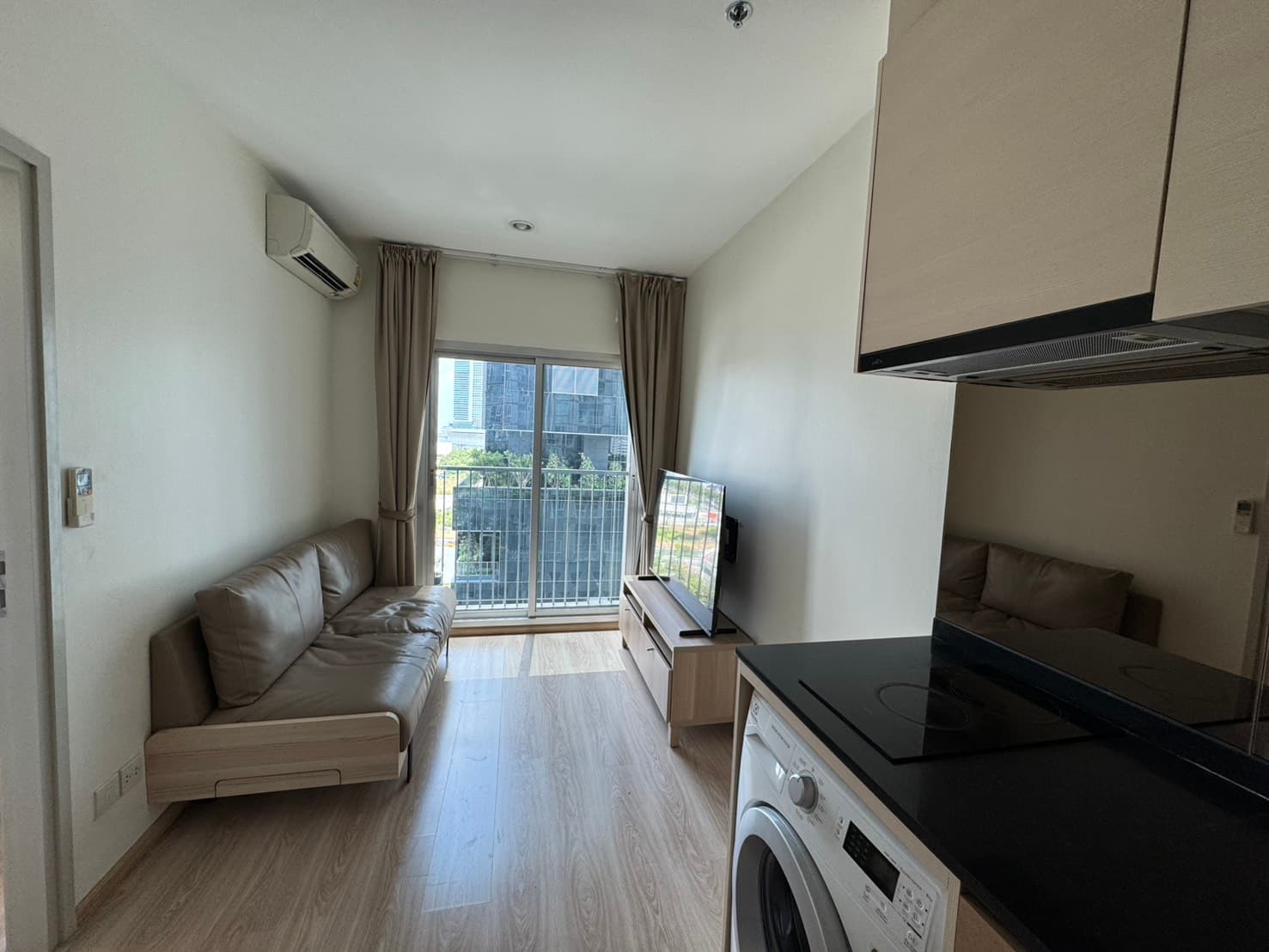 Noble Revolve Ratchada · 1 Bed Condo, 25 sqm, for Rent