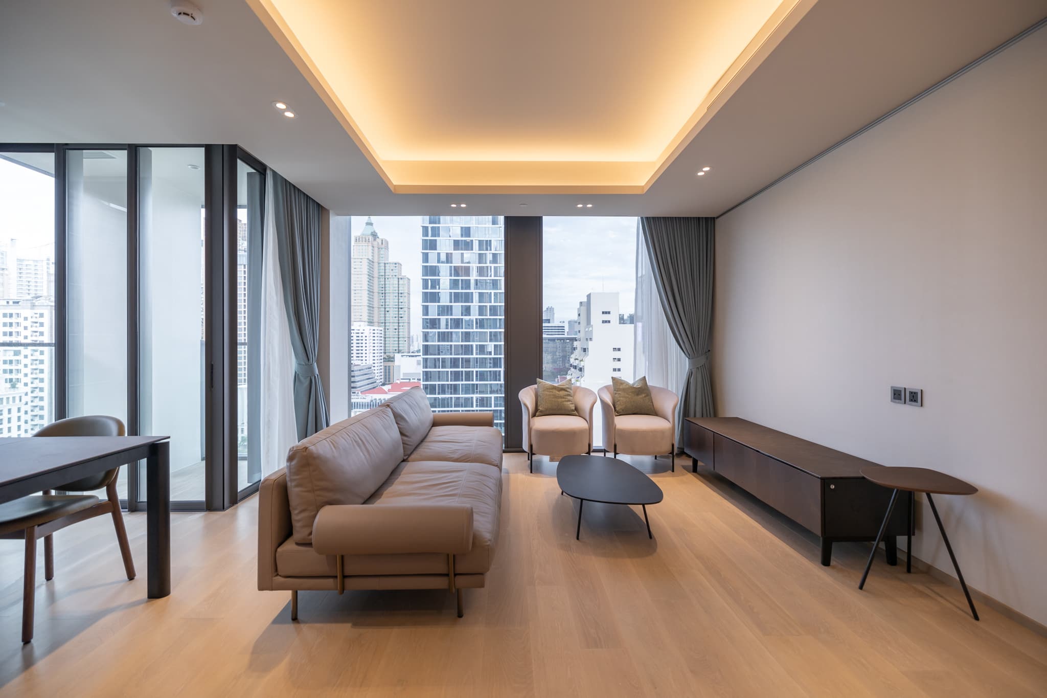 ให้เช่า คอนโด Tonson One Residence · 1 ห้องนอน · 66 ตร.ม.