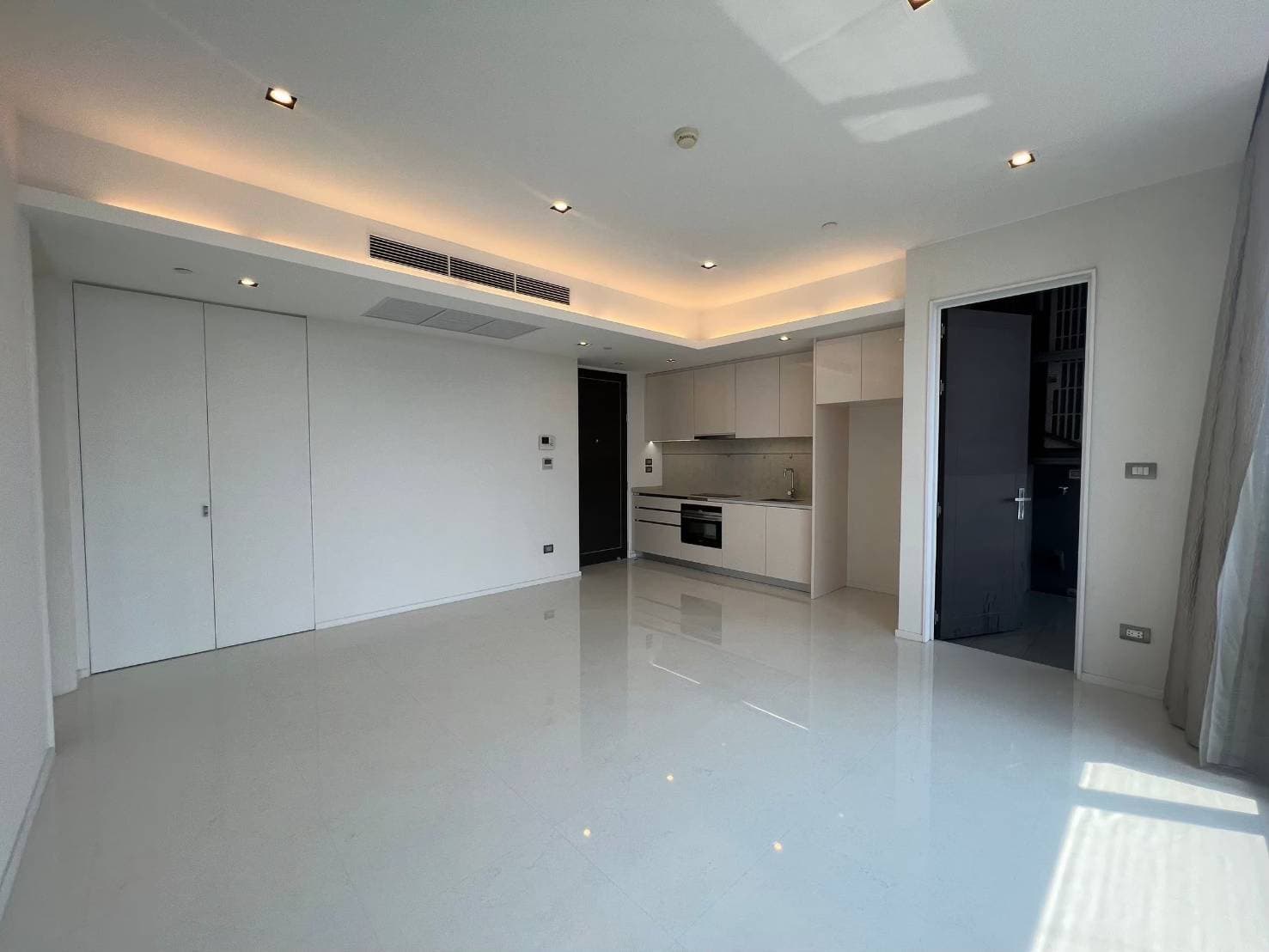 ขาย คอนโด The Bangkok Sathorn · 1 ห้องนอน · 67.5 ตร.ม.