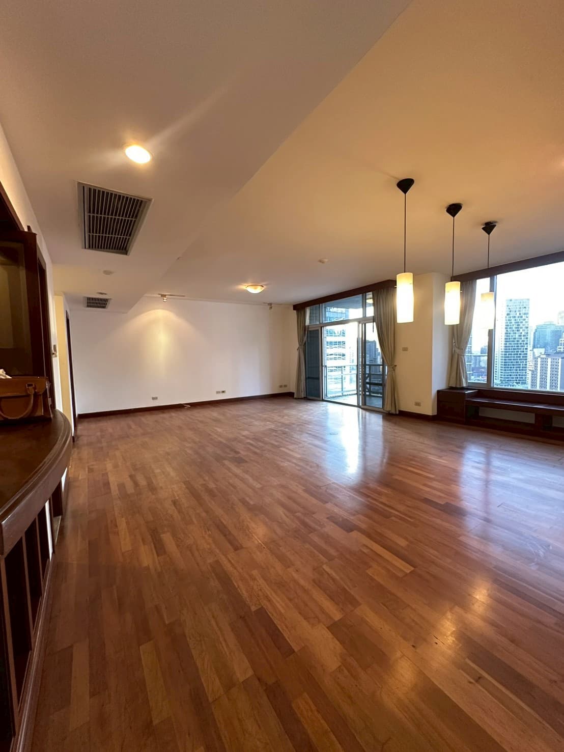 ขาย/เช่า คอนโด All Season Mansion · 3 ห้องนอน · 178 ตร.ม.