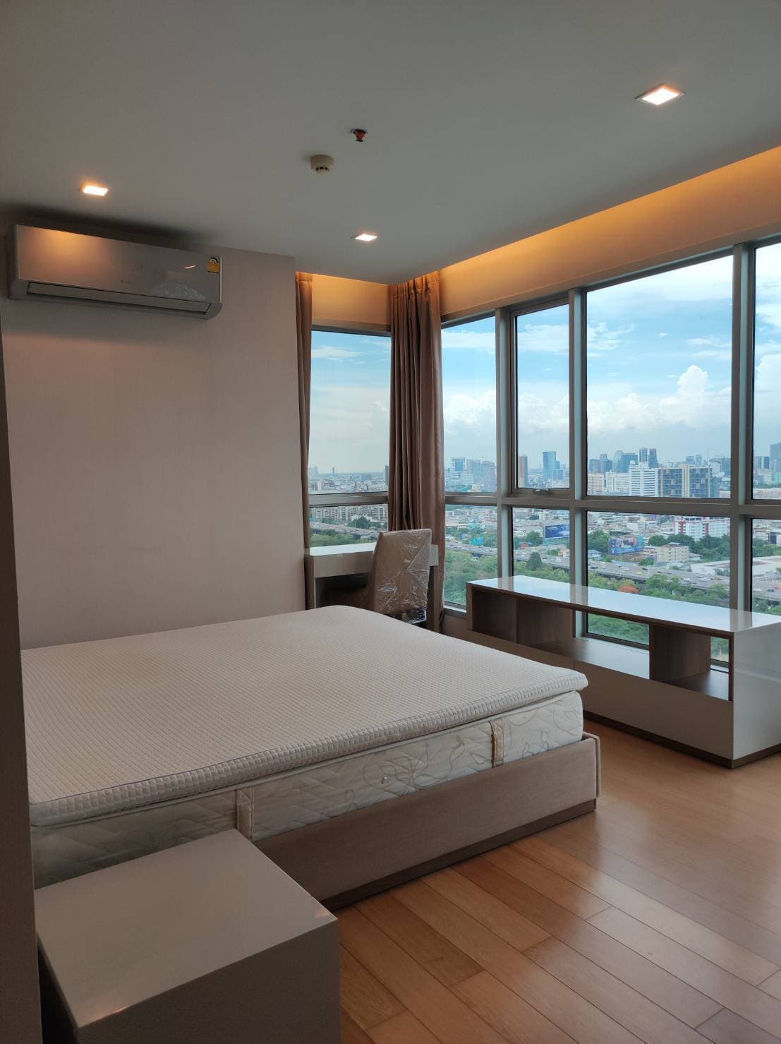 The Address Asoke · 2 Beds Condo, 75 sqm, for Rent
