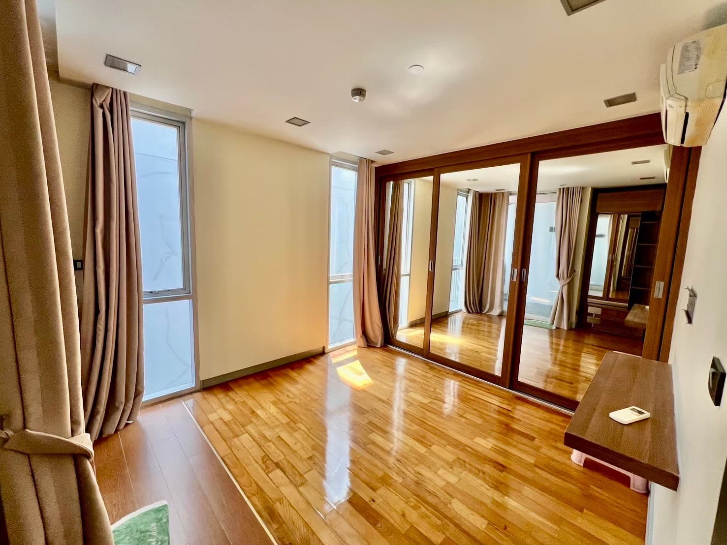 ขาย/เช่า คอนโด Quad Silom · 2 ห้องนอน · 60 ตร.ม.