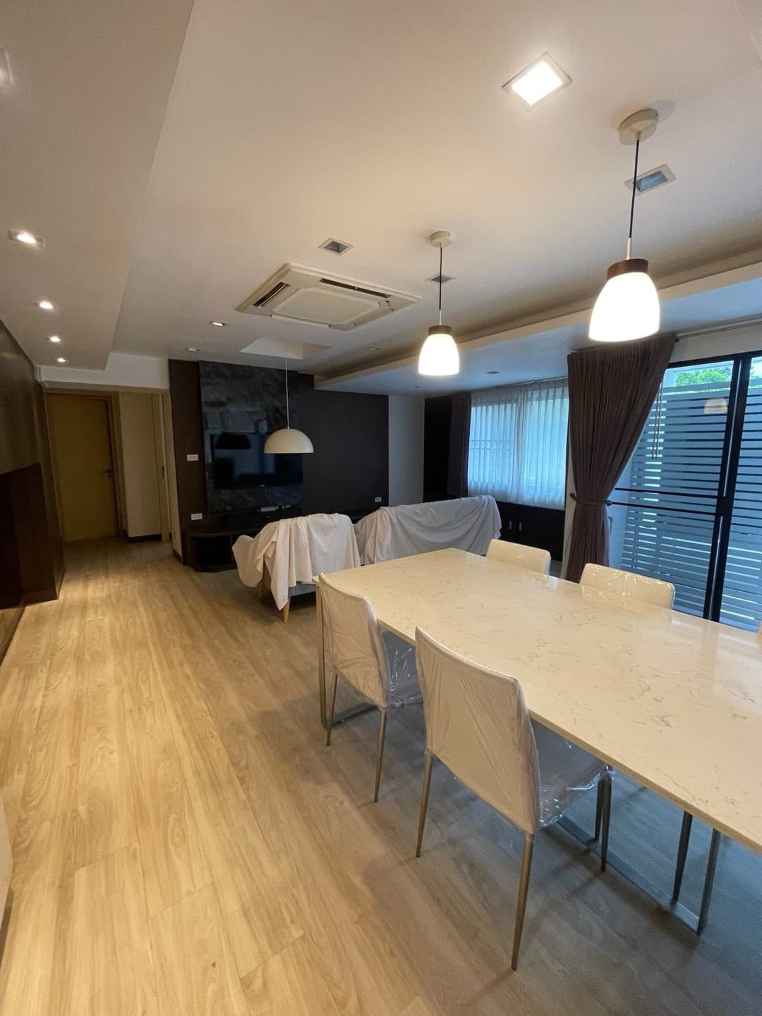 ขาย/เช่า คอนโด La Maison Ruamrudee Condominium · 2 ห้องนอน · 120 ตร.ม.