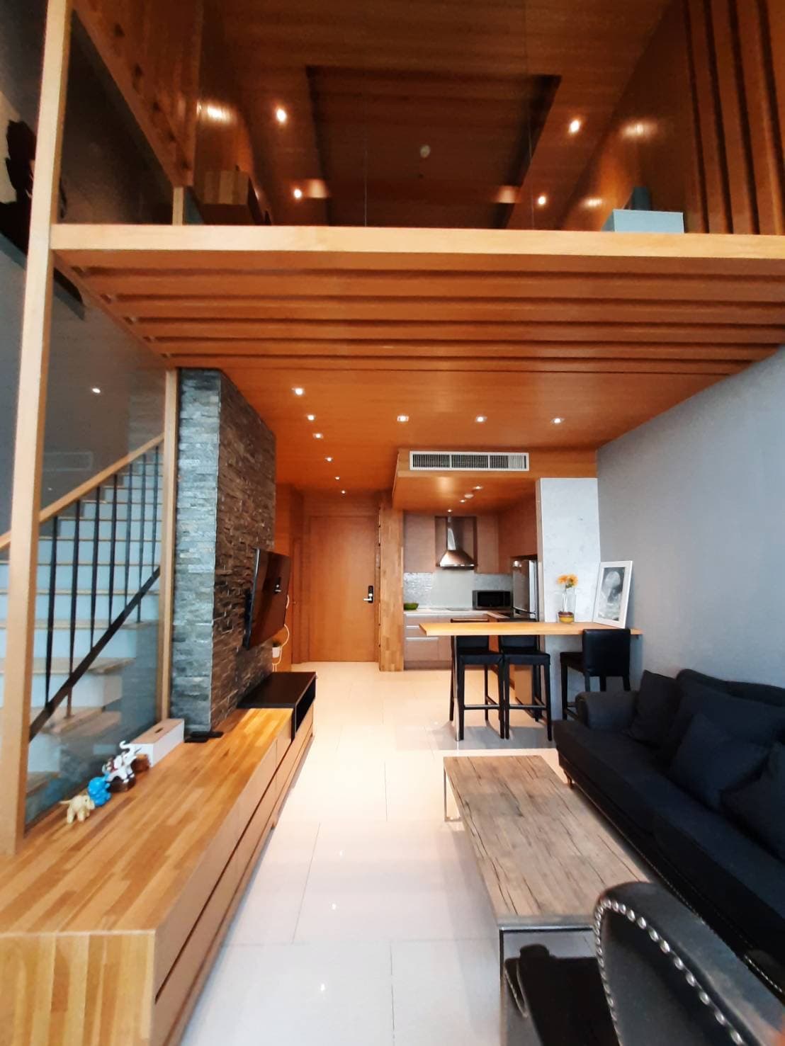 ขาย/เช่า คอนโด The Emporio Place · 1 ห้องนอน · 72.68 ตร.ม.
