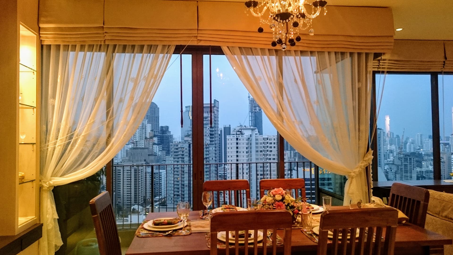 ขาย/เช่า คอนโด The Emporio Place · 2 ห้องนอน · 105 ตร.ม.
