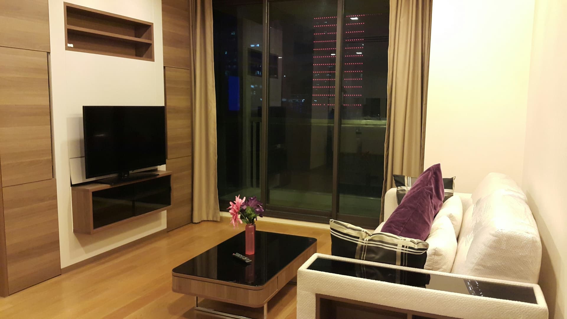 ให้เช่า คอนโด The Address Sathorn 12 · 1 ห้องนอน · 56 ตร.ม.