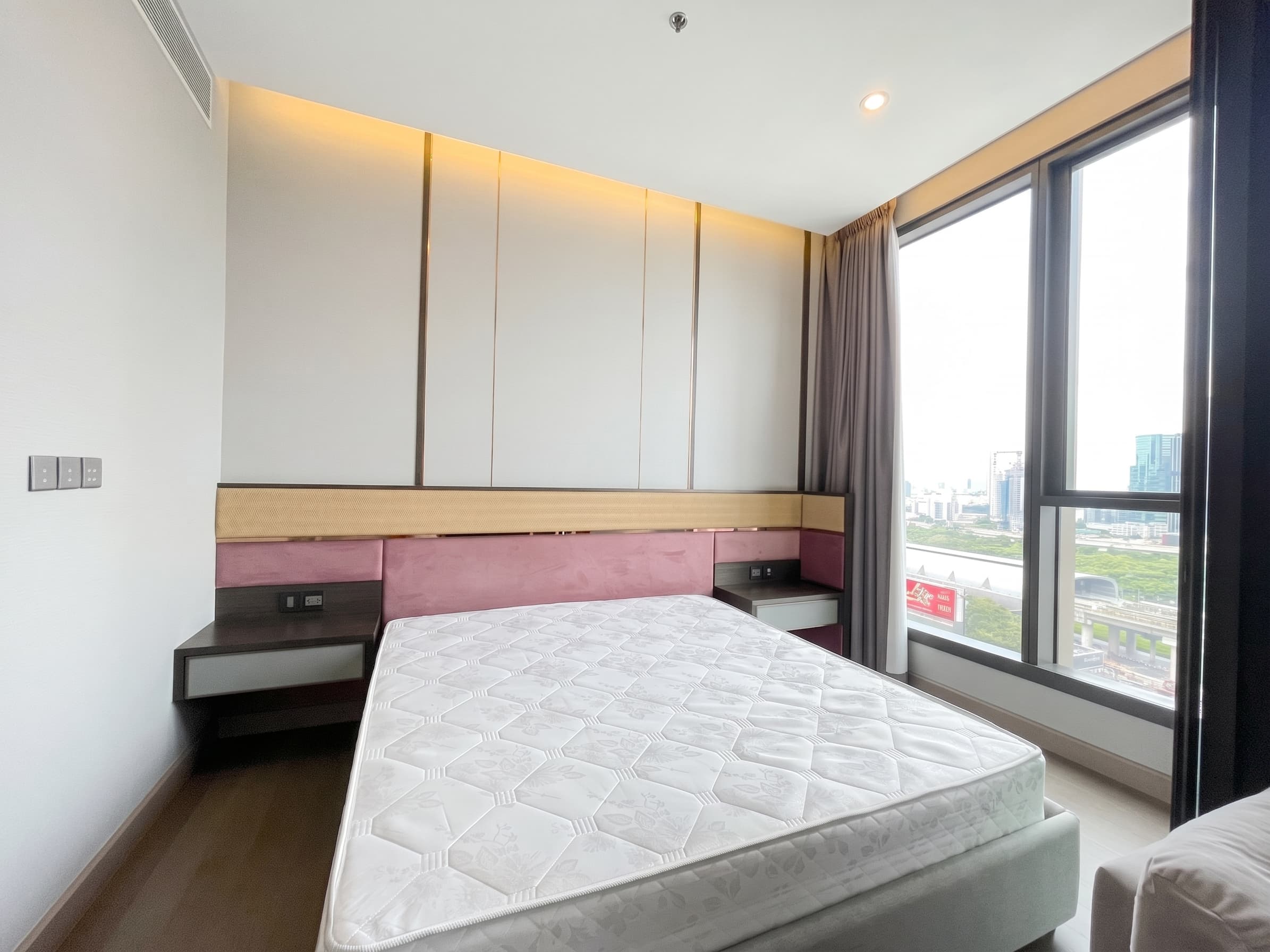 THE ESSE at SINGHA COMPLEX · 1 Bed Condo, 35 sqm, for Rent