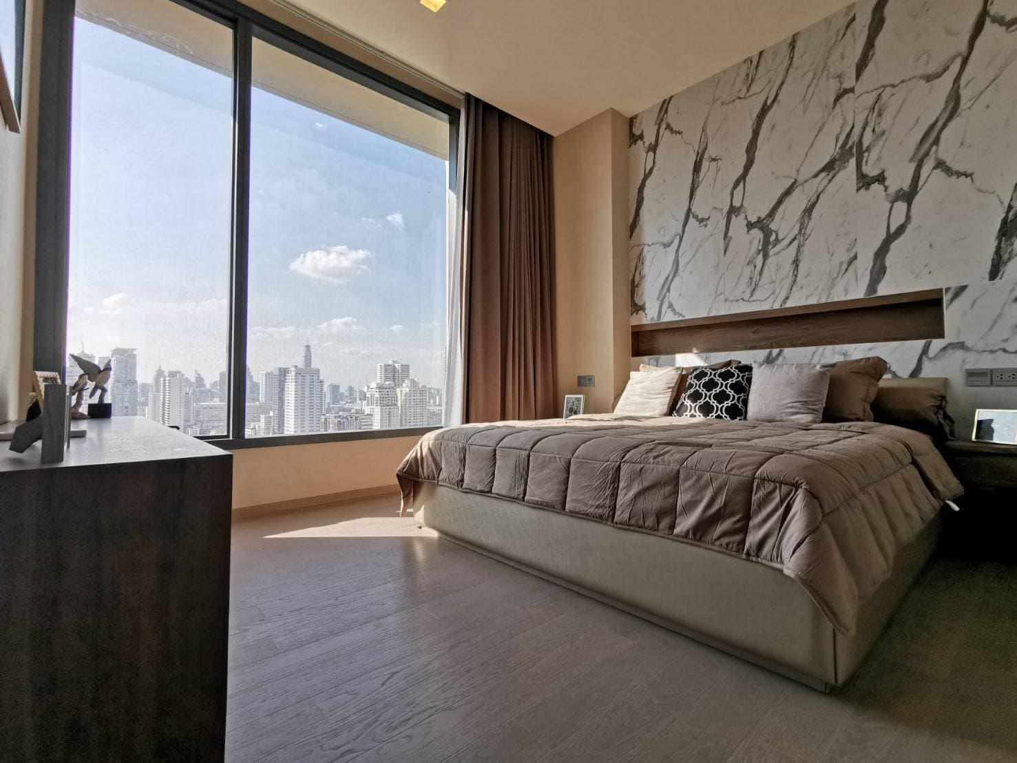ขาย/เช่า คอนโด The Esse Asoke · 1 ห้องนอน · 47 ตร.ม.
