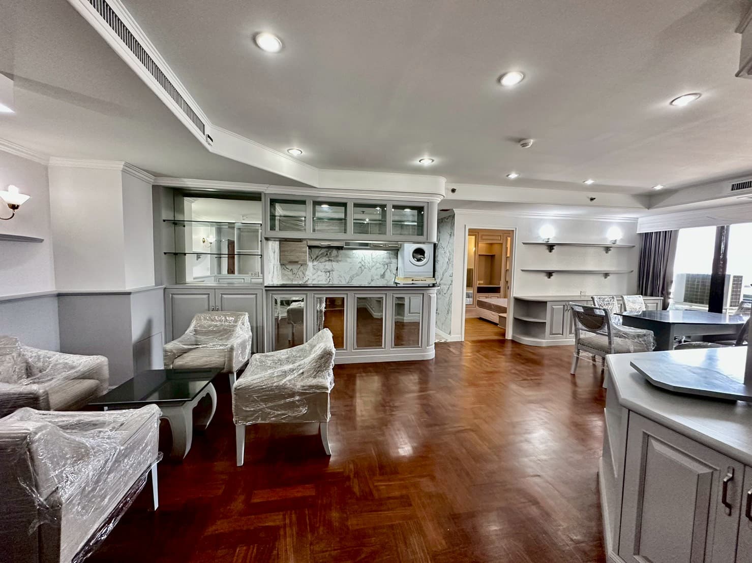 Las Colinas Condo · 2 Beds Condo, 105 sqm, for Rent