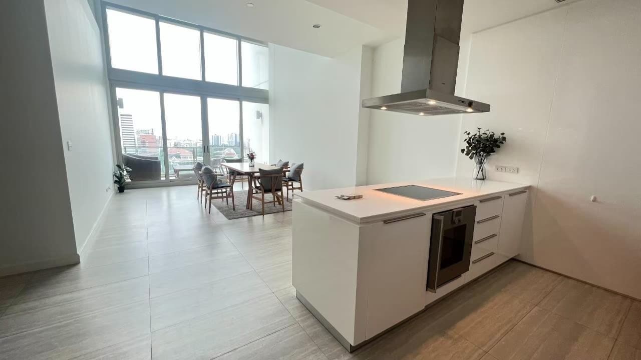 185 Rajadamri · 2 Beds Condo, 158 sqm, for Rent