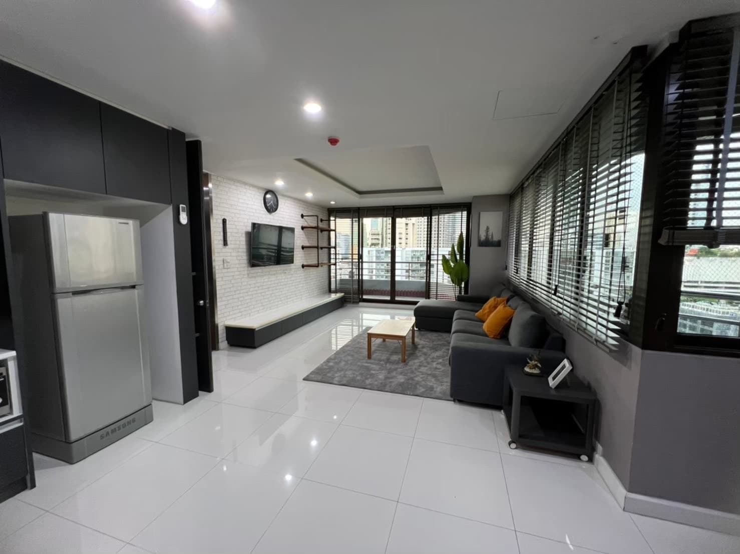 Lake Avenue · 2 Beds Condo, 125 sqm, for Rent