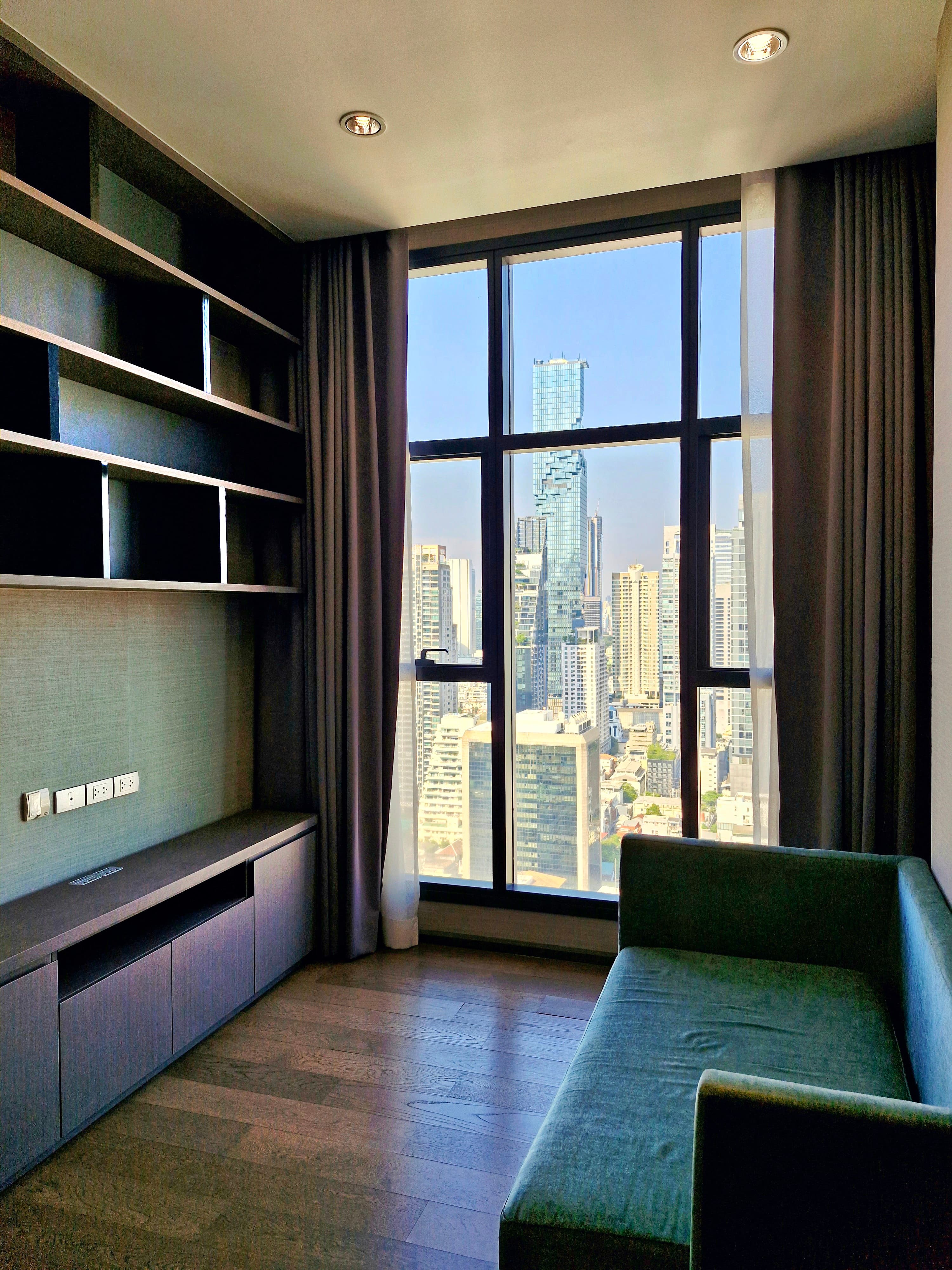 ขาย คอนโด The Diplomat Sathorn · 3 ห้องนอน · 97.19 ตร.ม.
