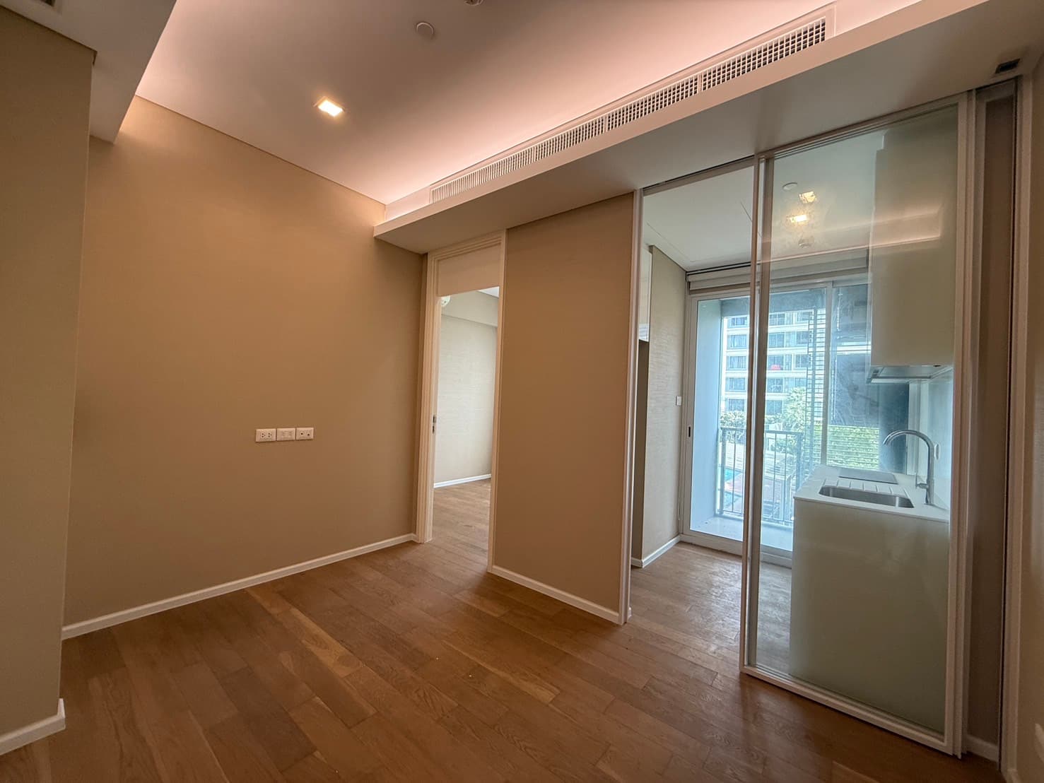 ขาย คอนโด The Saint Residences · 1 ห้องนอน · 31 ตร.ม.