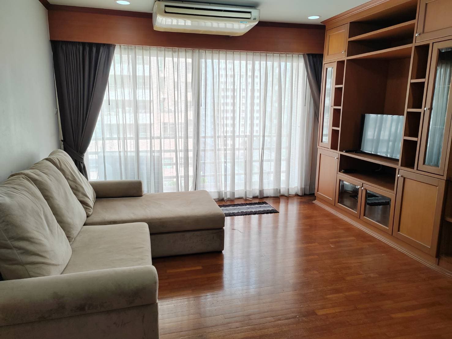 Royal Place 2 · 2 Beds Condo, 93 sqm, for Rent