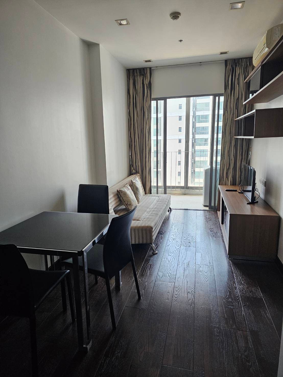 Ideo Q Phayathai · 1 Bed Condo, 40.68 sqm, for Rent