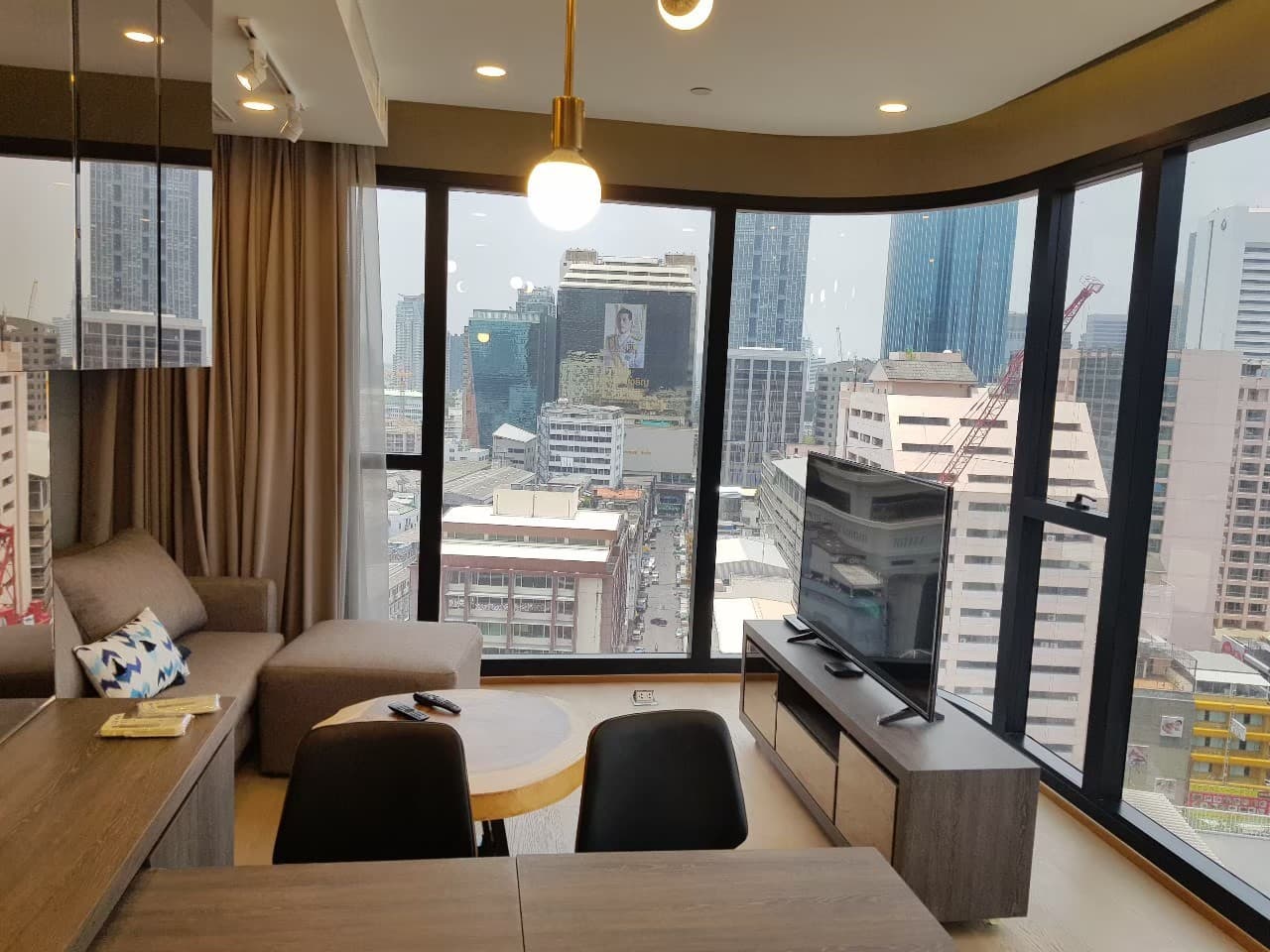 ขาย/เช่า คอนโด Ashton Chula-Silom · 2 ห้องนอน · 57 ตร.ม.