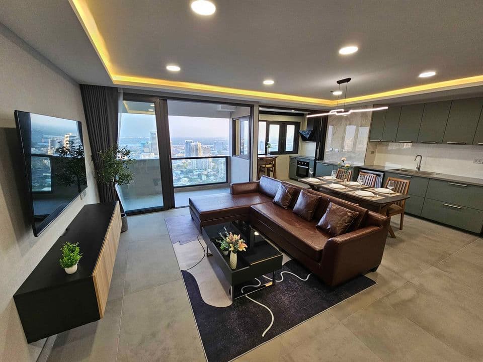 Waterford Diamond · 3 Beds Condo, 146.5 sqm, for Sale or Rent