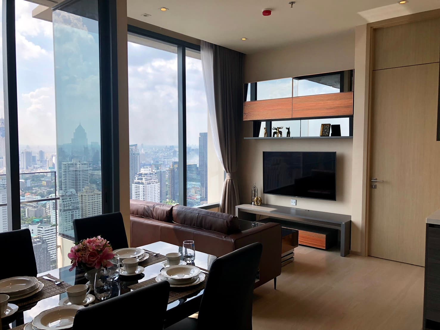 The Esse Asoke · 2 Beds Condo, 74.6 sqm, for Sale