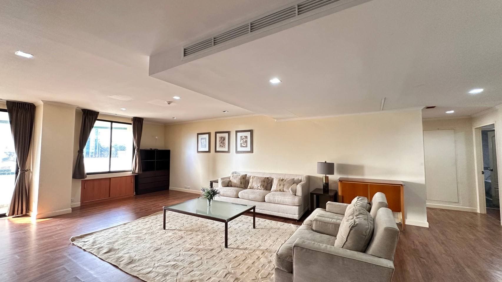 ขาย/เช่า คอนโด Las Colinas Condo · 2 ห้องนอน · 185 ตร.ม.