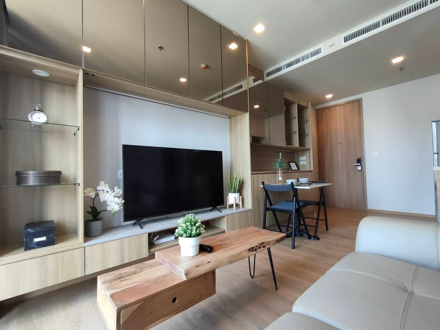 Noble Around Sukhumvit 33 · 1 Bed Condo, 35 sqm, for Rent