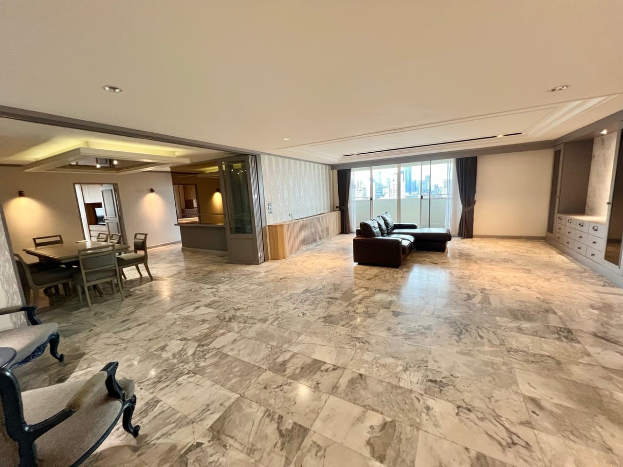 Ds Tower 1 · 3 Beds Condo, 205 sqm, for Sale or Rent