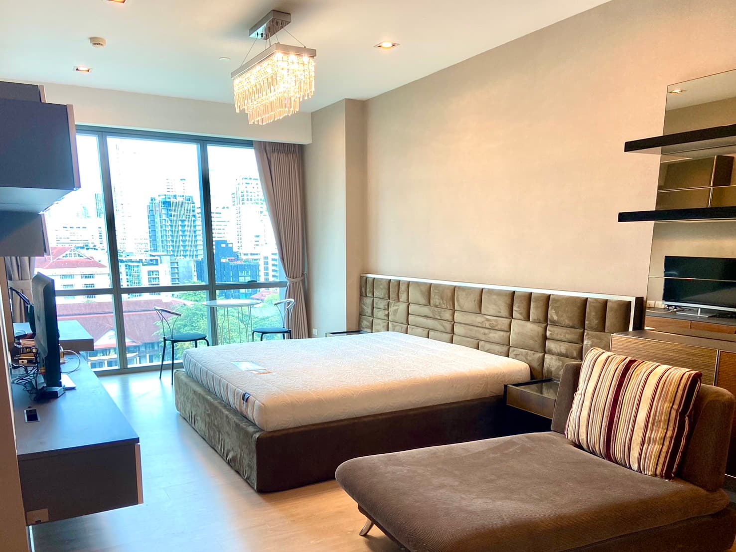 ขาย/เช่า คอนโด The Room Sukhumvit 21 · 1 ห้องนอน · 37 ตร.ม.