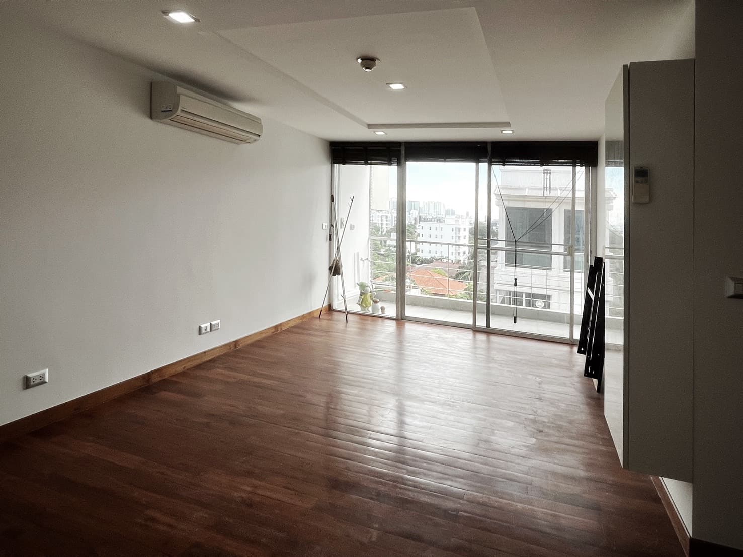 ขาย คอนโด The Fah Aree 4 · 2 ห้องนอน · 90 ตร.ม.