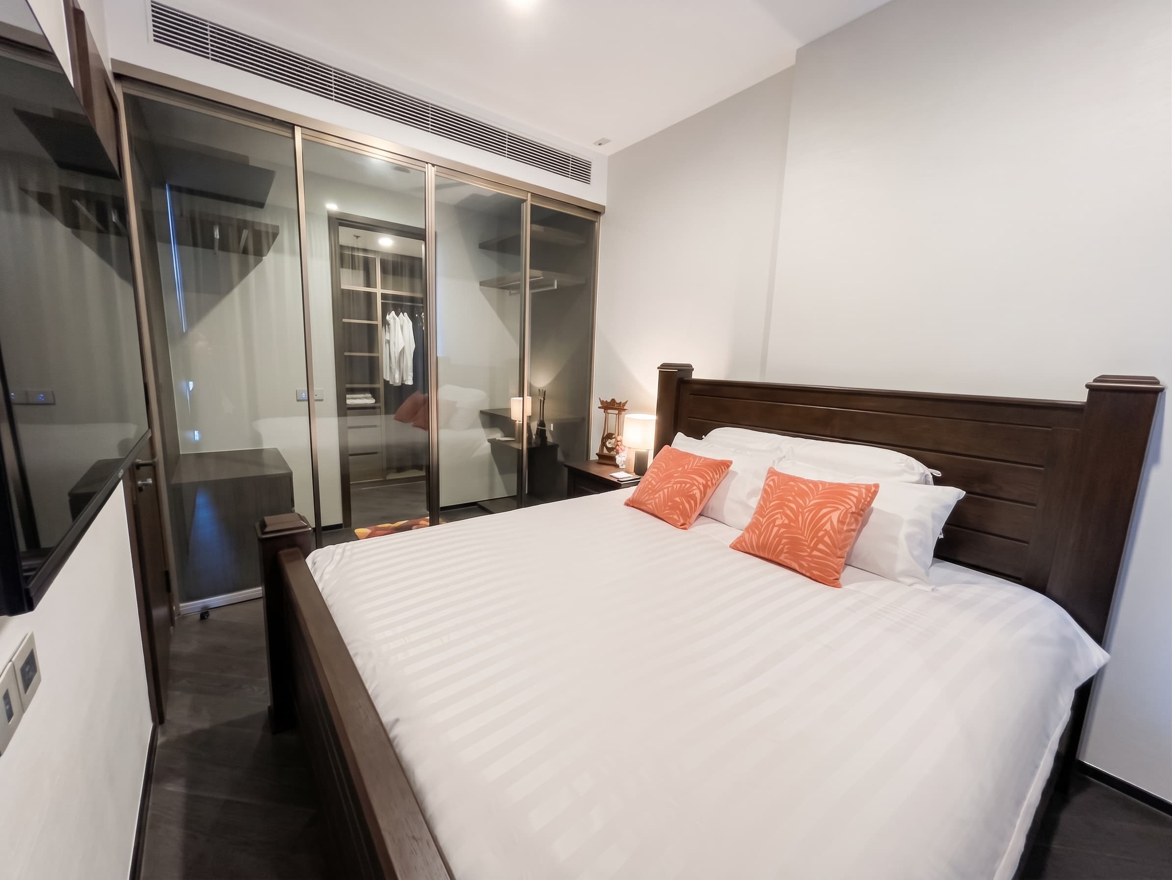 The Esse Sukhumvit 36 · 1 Bed Condo, 38 sqm, for Rent