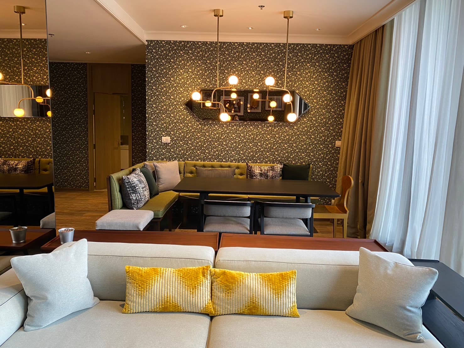 Noble Ploenchit · 3 Beds Condo, 178 sqm, for Rent