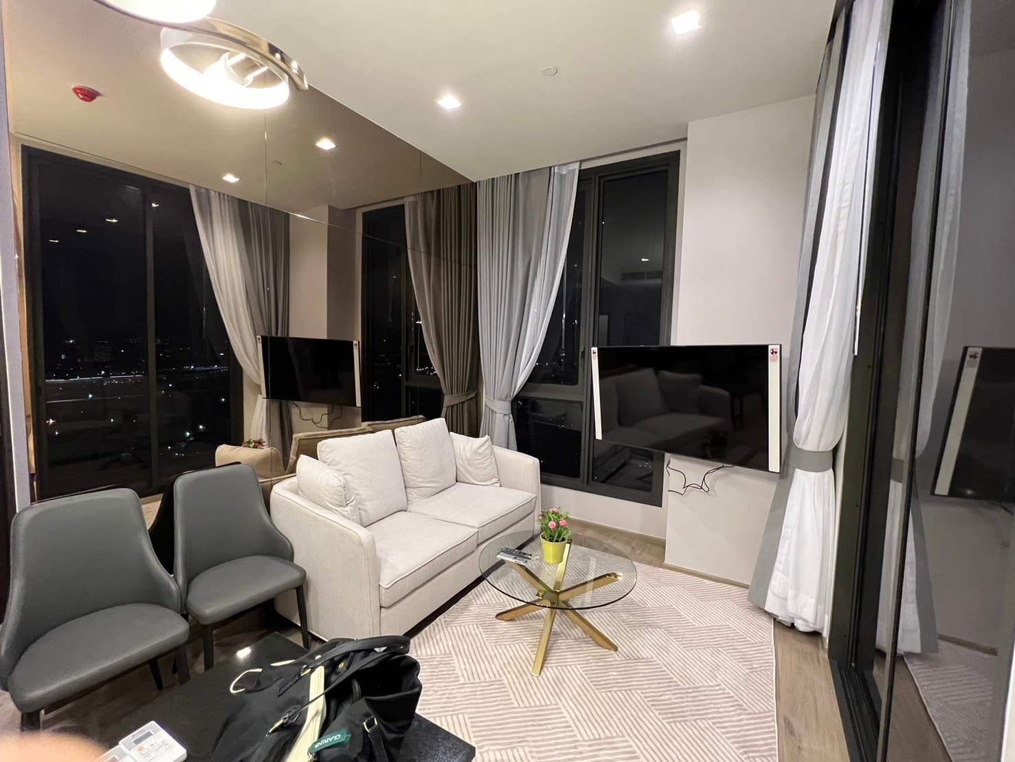 ให้เช่า คอนโด The Crest Park Residences · 2 ห้องนอน · 47 ตร.ม.