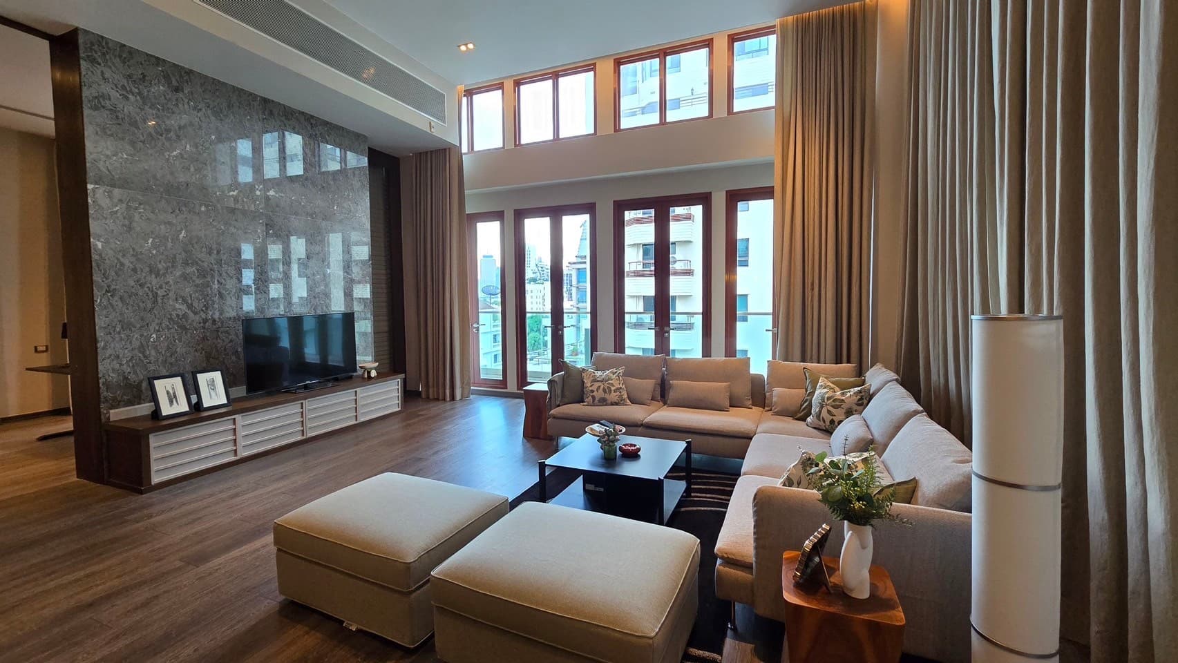 ให้เช่า คอนโด The Crest Ruamrudee condominium · 3 ห้องนอน · 265.83 ตร.ม.