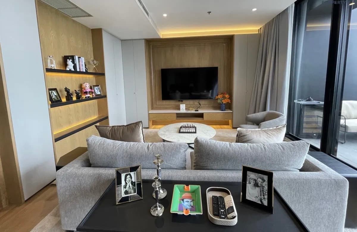 ขาย คอนโด Noble Ploenchit · 2 ห้องนอน · 157.8 ตร.ม.