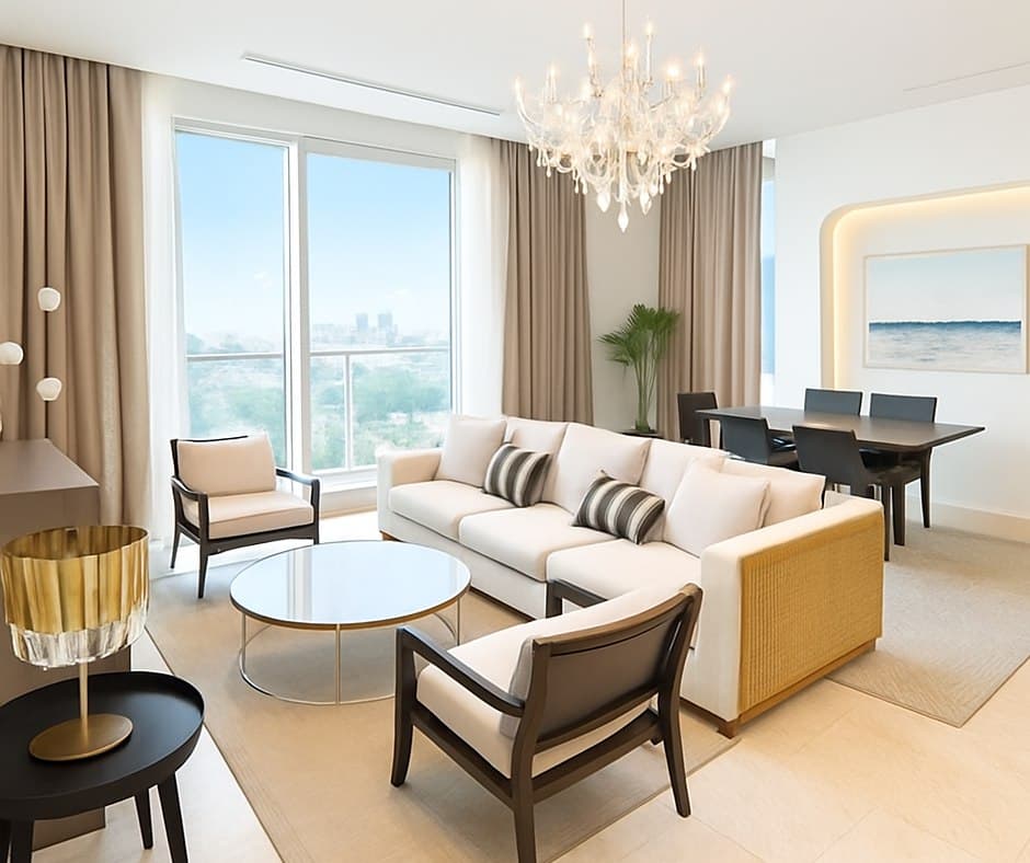 Four Seasons Private Residences · 3 Beds Condo, 250 sqm, for Rent