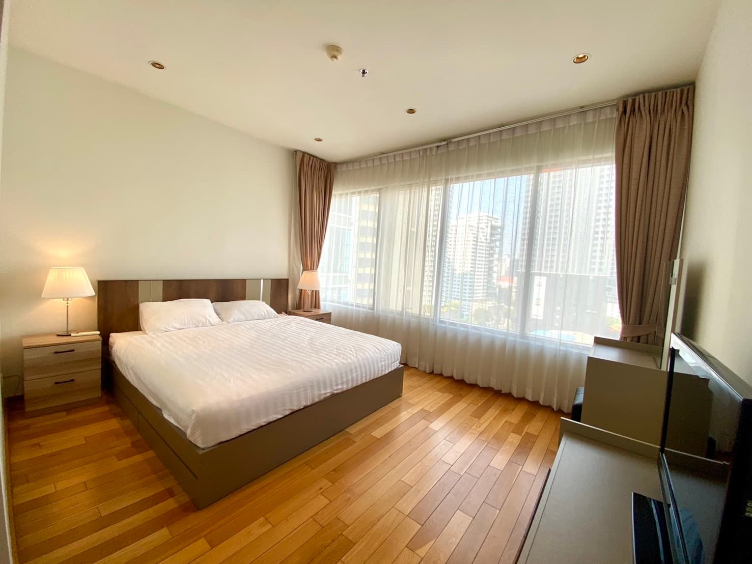 ให้เช่า คอนโด The Emporio Place · 2 ห้องนอน · 108 ตร.ม.