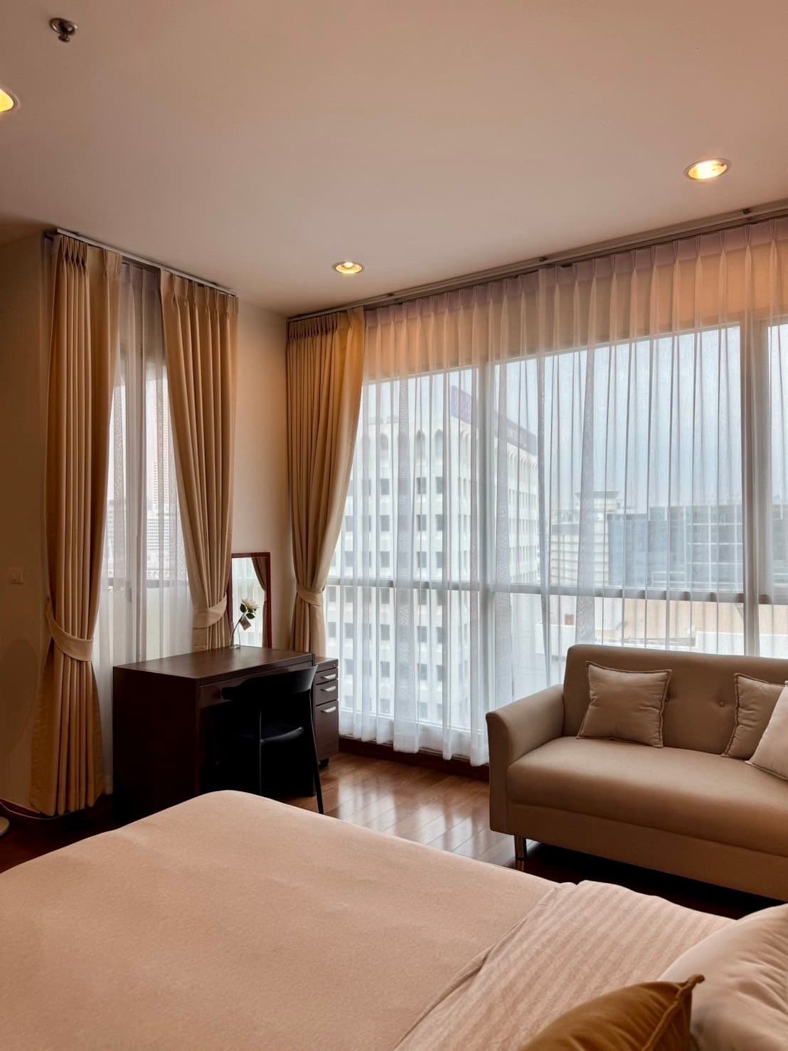 ให้เช่า คอนโด The Address Chidlom · สตูดิโอ · 45 ตร.ม.