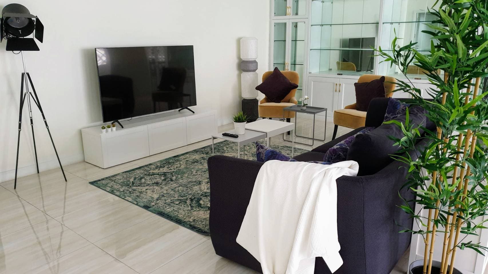 Luxurious 2BR Haven at Le Premier - Prime Asoke Location, Steps from BTS!