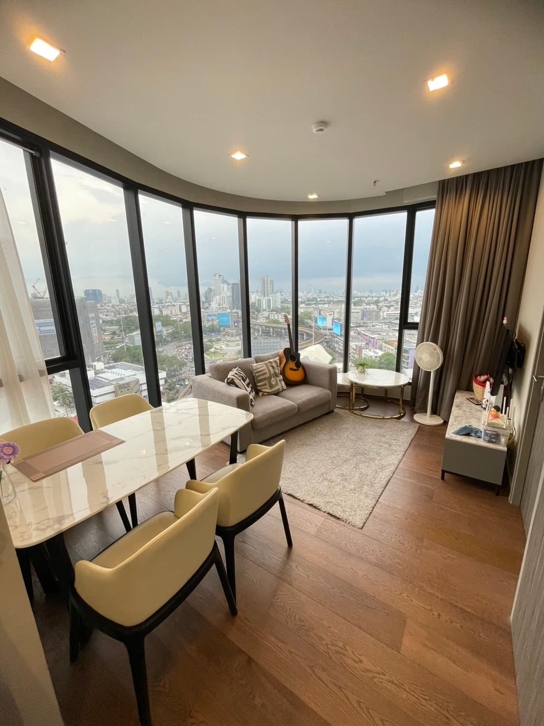 Ideo Q Victory · 2 Beds Condo, 60.5 sqm, for Sale