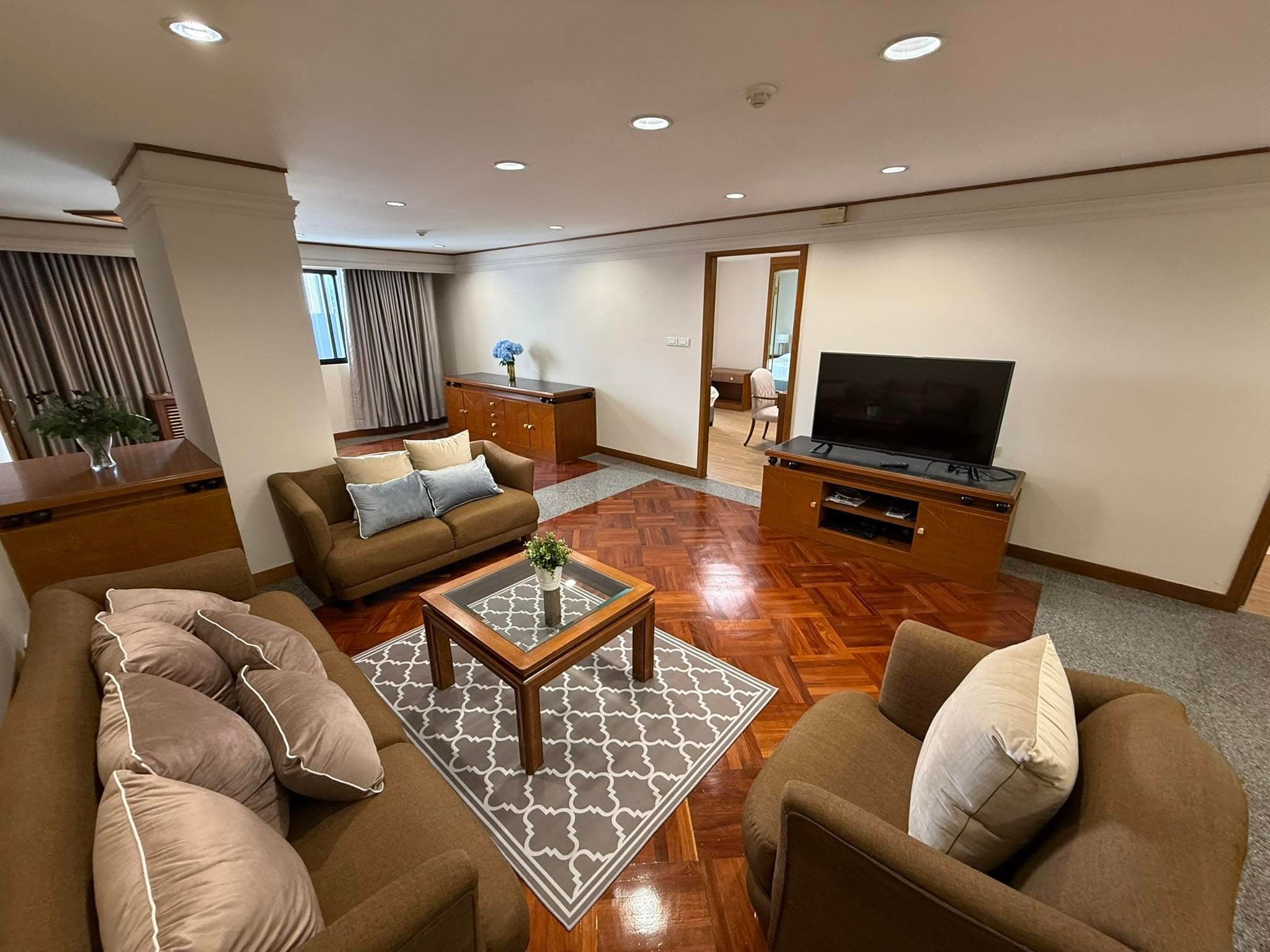 ให้เช่า คอนโด United Tower Thonglor · 2 ห้องนอน · 114 ตร.ม.